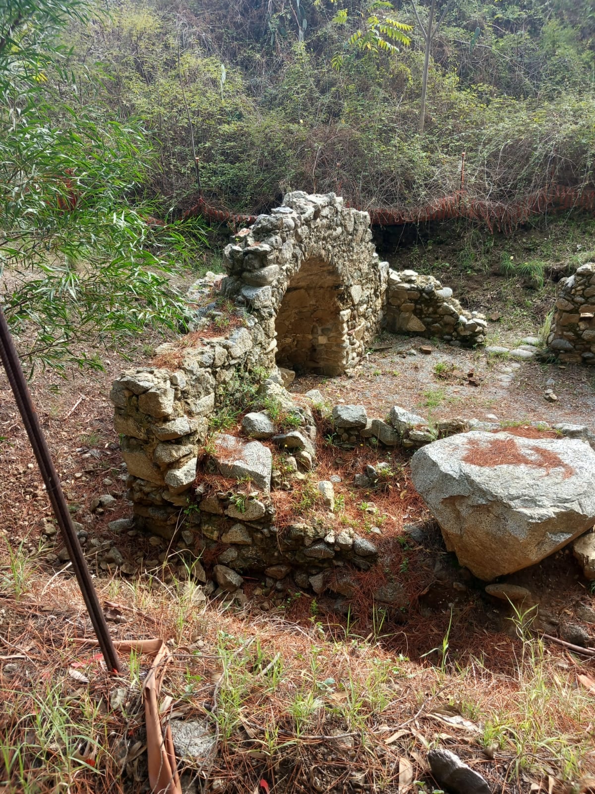 cdv caminia stone ruins arch 01
