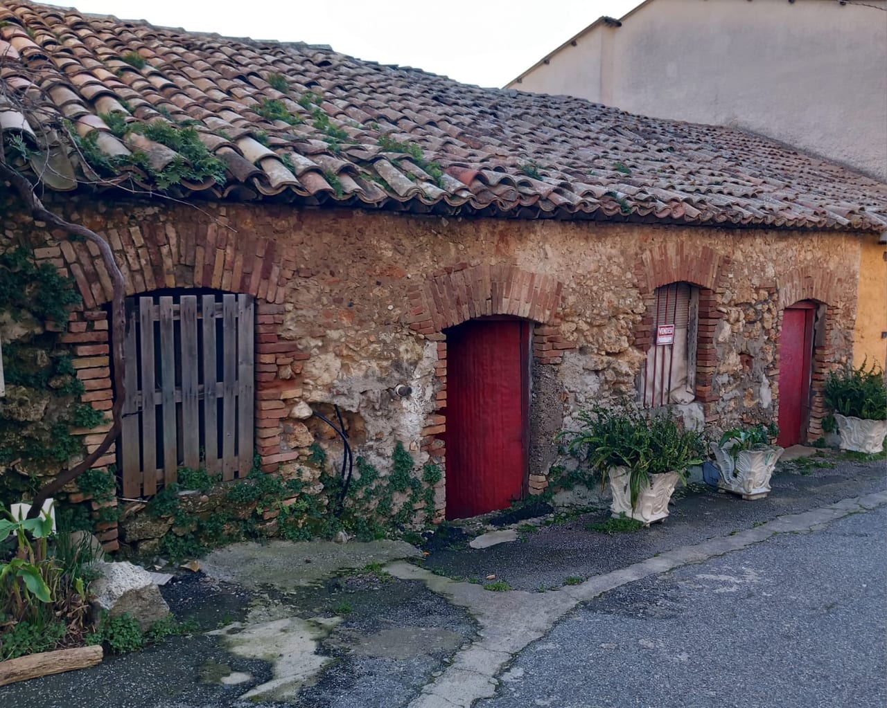 Staletti — cdv staletti stone house red door 01